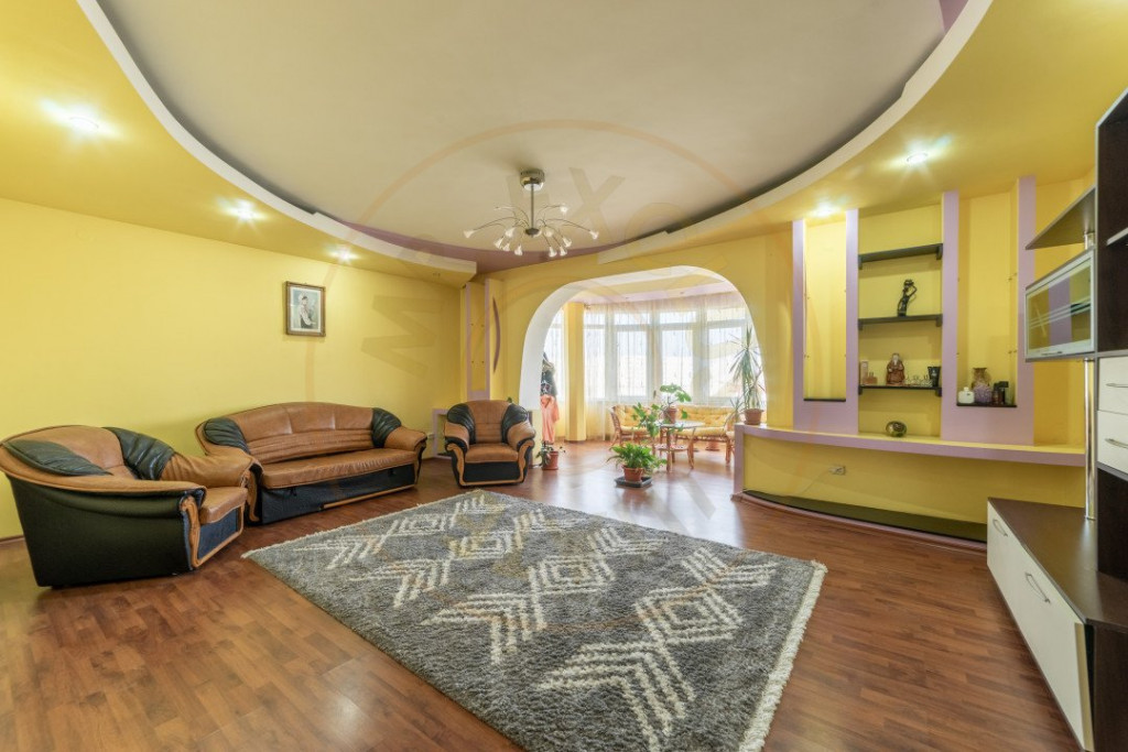 Casă cu 2 apartamente + teren - Str. Mircea Eliade, Găvan