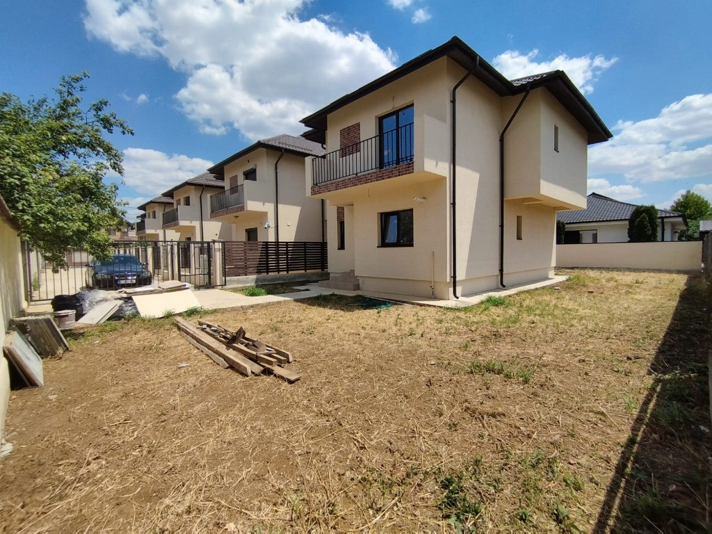 Casa cu 4 camere | singulara | locatie excelenta