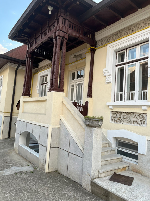 Casă de închiriat zona centrală