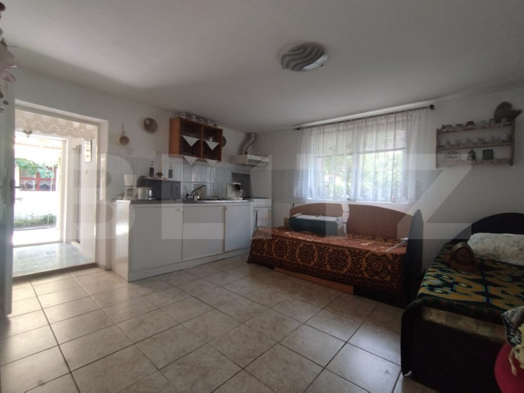 Casa batraneasca , vatra veche, teren 675, 2 fronturi strada