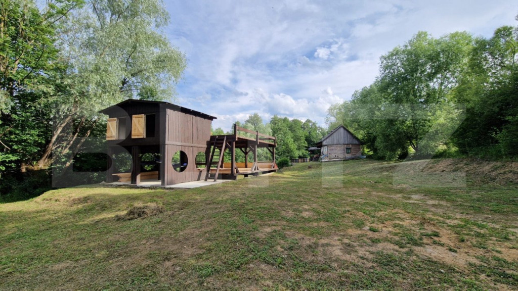 Casa batraneasca si doua casute ingropate, investitie, zona