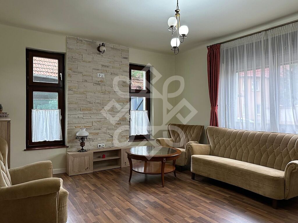 Casa singura in curte central in Oradea