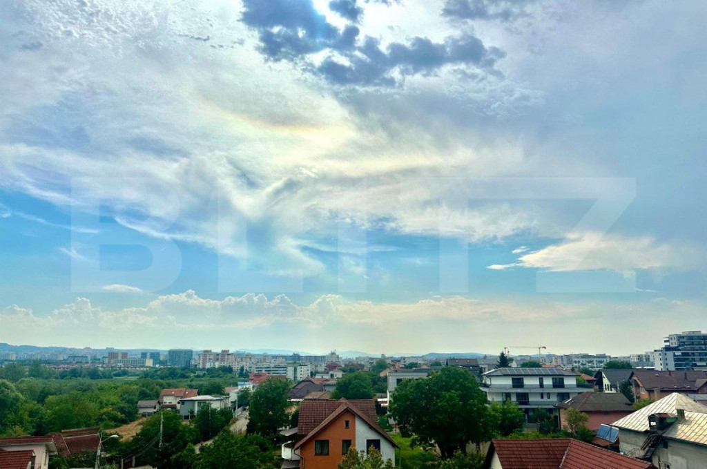 Apartament 3 camere, orientare S-V , etaj intermediar, zona