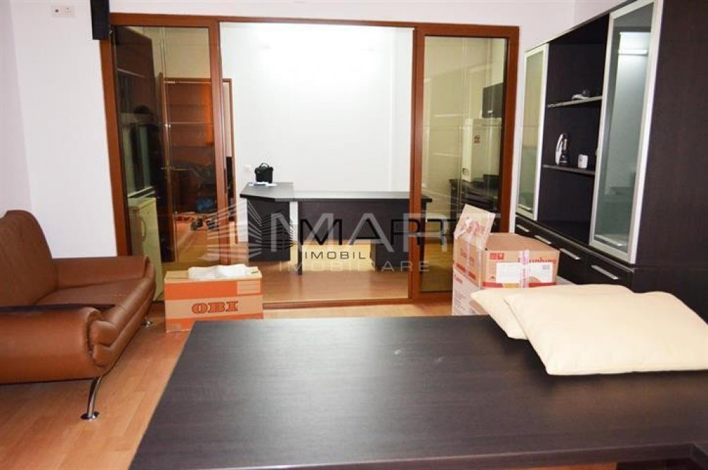 Spatiu birouri 3 camere zona Strand