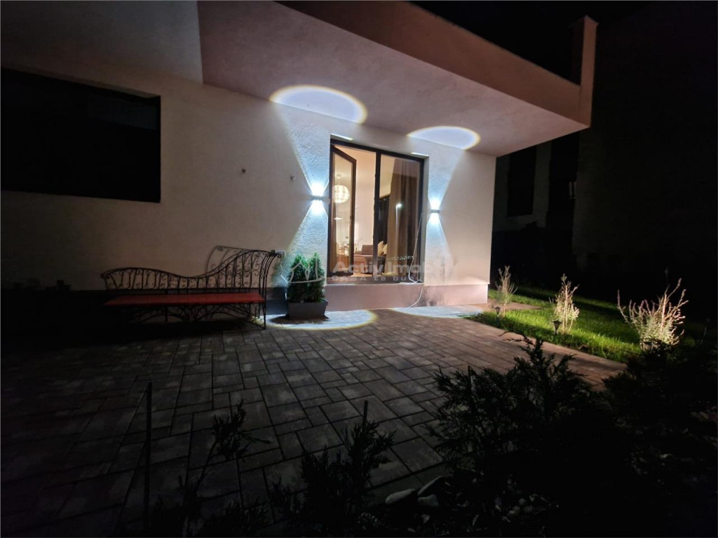 Apartament modern, 2 camere, cu gradina proprie, situat in