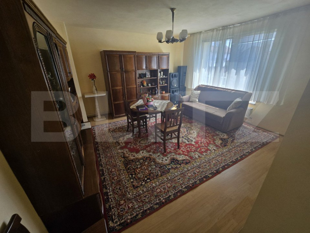 Casa individuala de vanzare 4 camere, curte 250 mp, zona ult