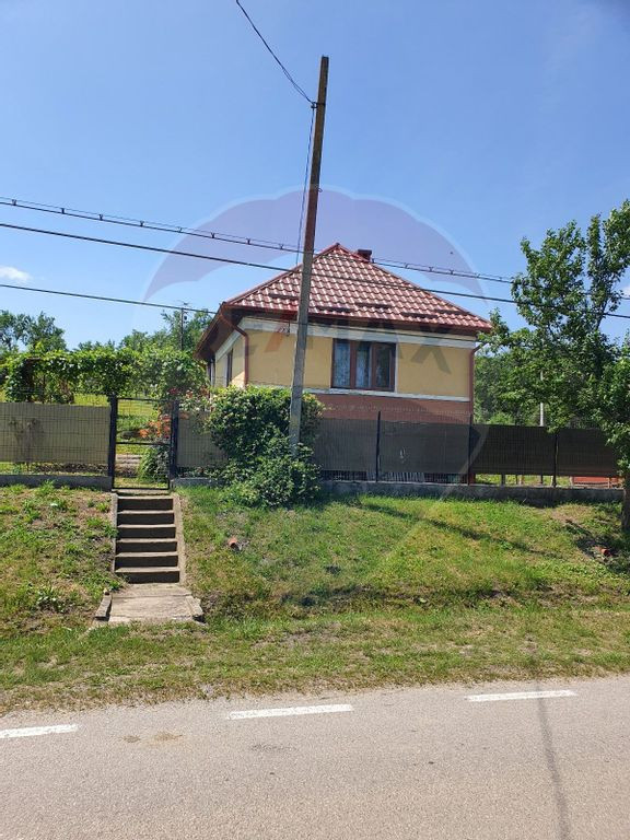 Casa de vanzare in DABACA / teren 2040 mp