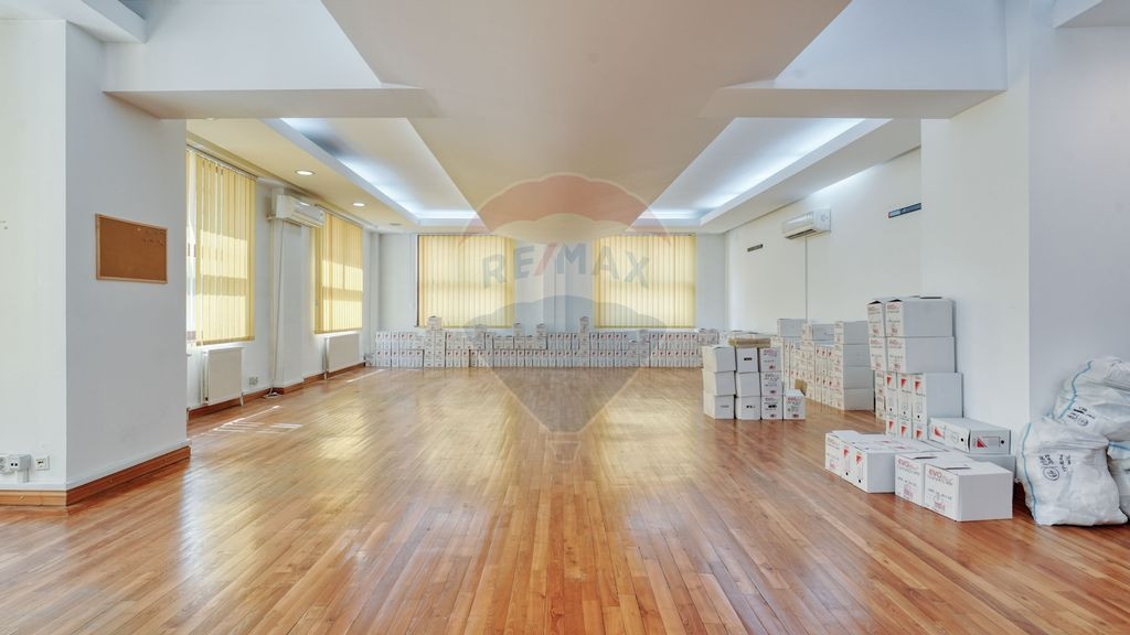 Birou de închiriat în clădire de birouri, Brașov, lâ...