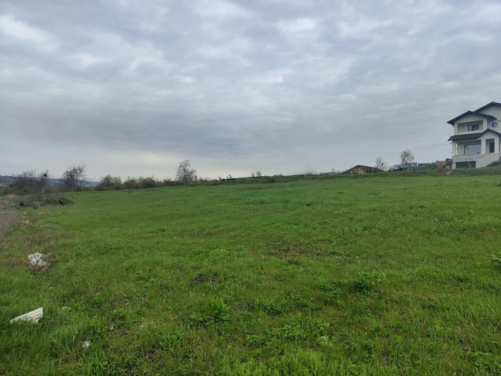 Bucium intravilan 3600 mp Regim de inaltime P+2E