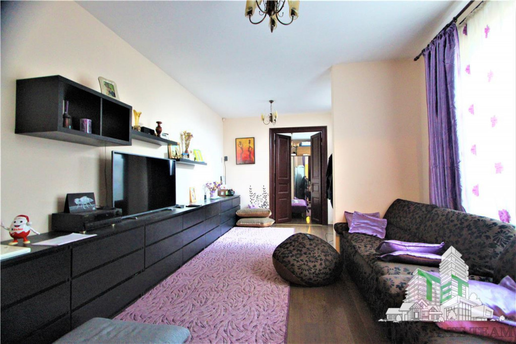 Casa individuala, renovata de in zona Dacia