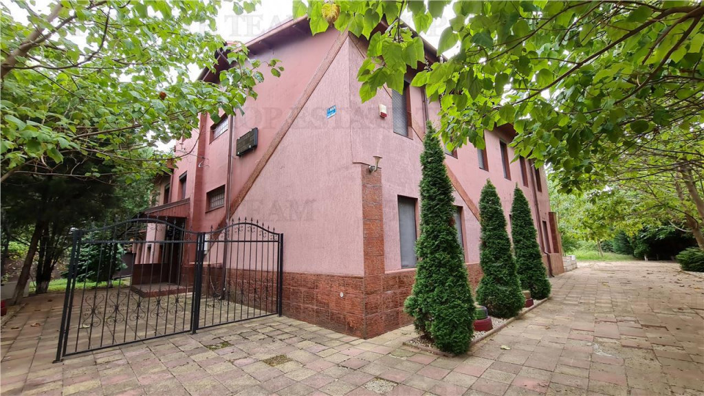 De inchiriat!!! Vila cu 12 camere si 2000 mp teren in Otope