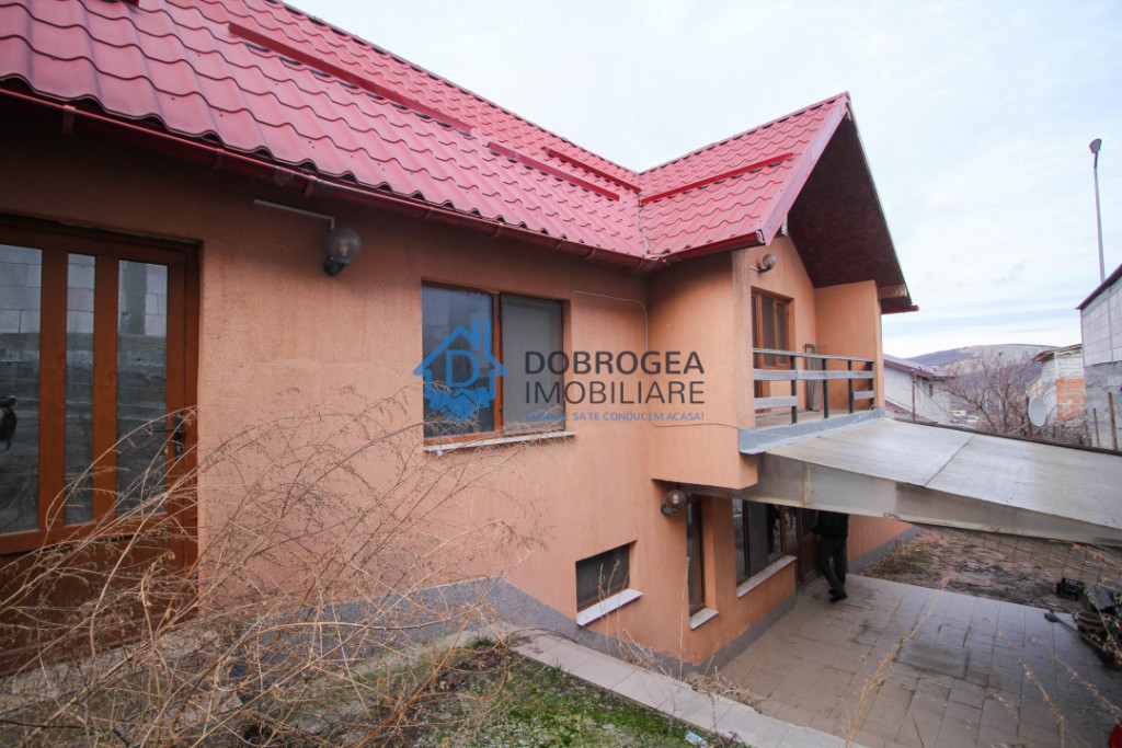 PACII-VILA P+M, GARAJ, TEREN 756 MP.