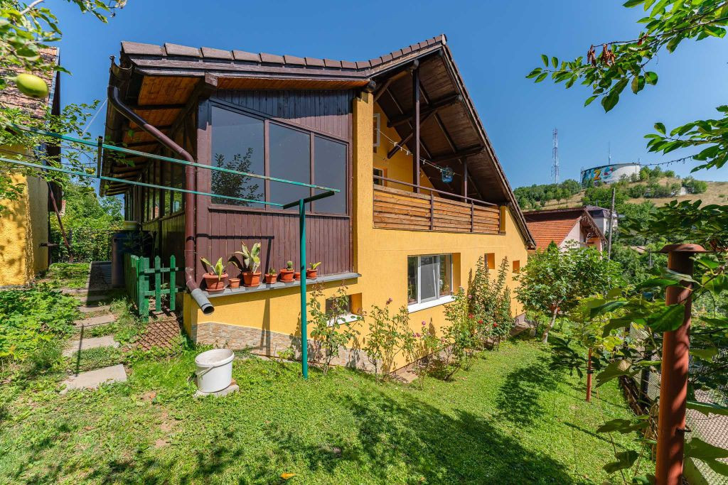 Casă cu panoramă si la doar câțiva pași de Centrul I...