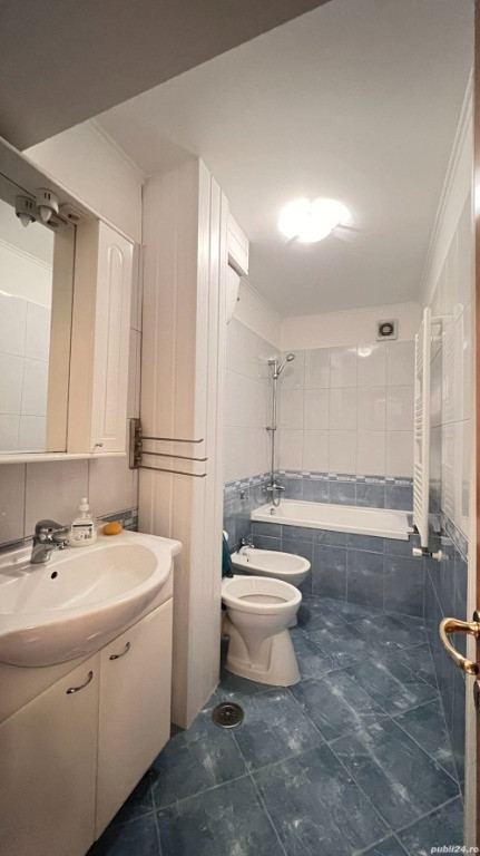 Apartament cu 3 camere de inchiriat Floresti
