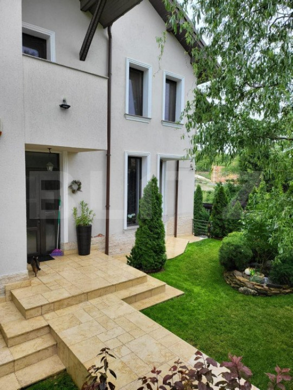 Casa premium 6 camere, 274 mp util, 440 mp teren, Hlincea