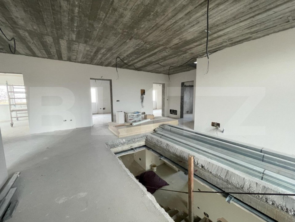 Casa S+P+E+M, pretabila clinica / birouri, Balta Verde