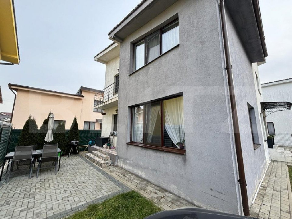 Cabana de vanzare, cu 4 camere, 100 mp, zona Colibita