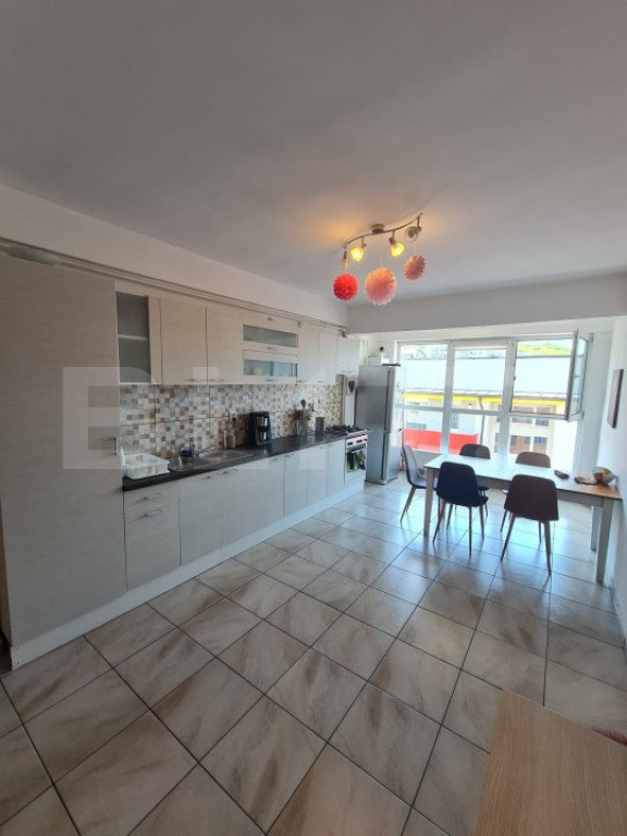 Apartament cu 4 camere, mobilat si utilat, parcare, zona Tei