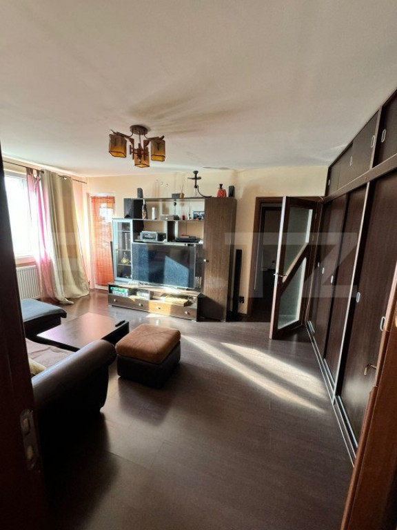 Apartament 2 camere, semidecomandat, C.T, zona Vatra Luminoa