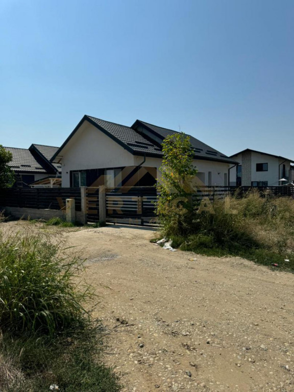 Casa P M de vanzare, mobilata si utilata -acces din bulevard