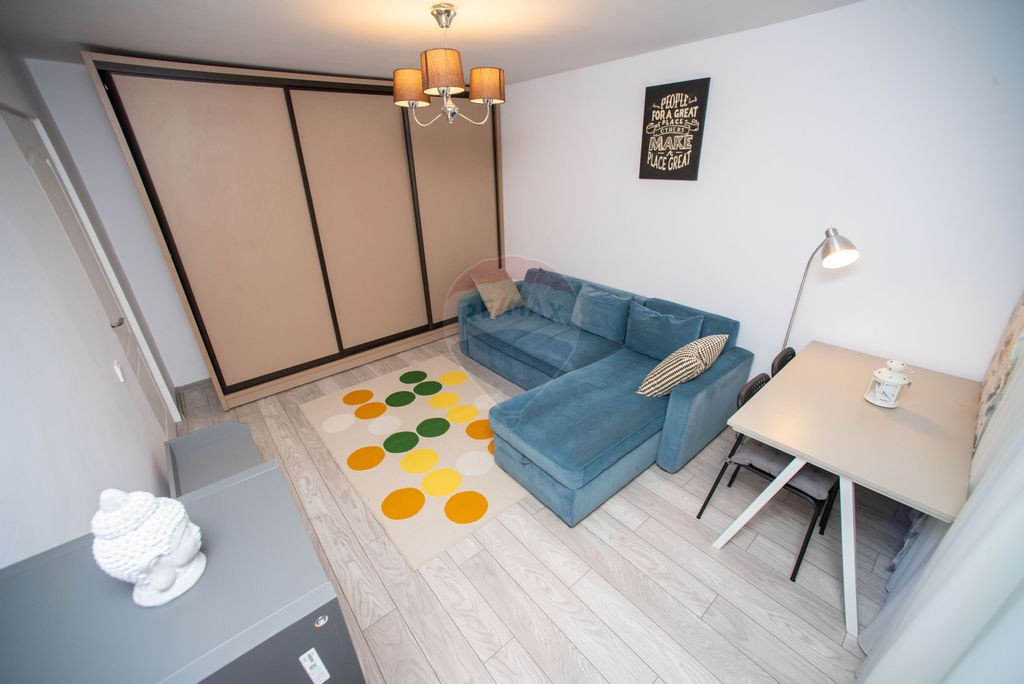 Apartament de închiriat cu 2 camere, decomandat în zona...