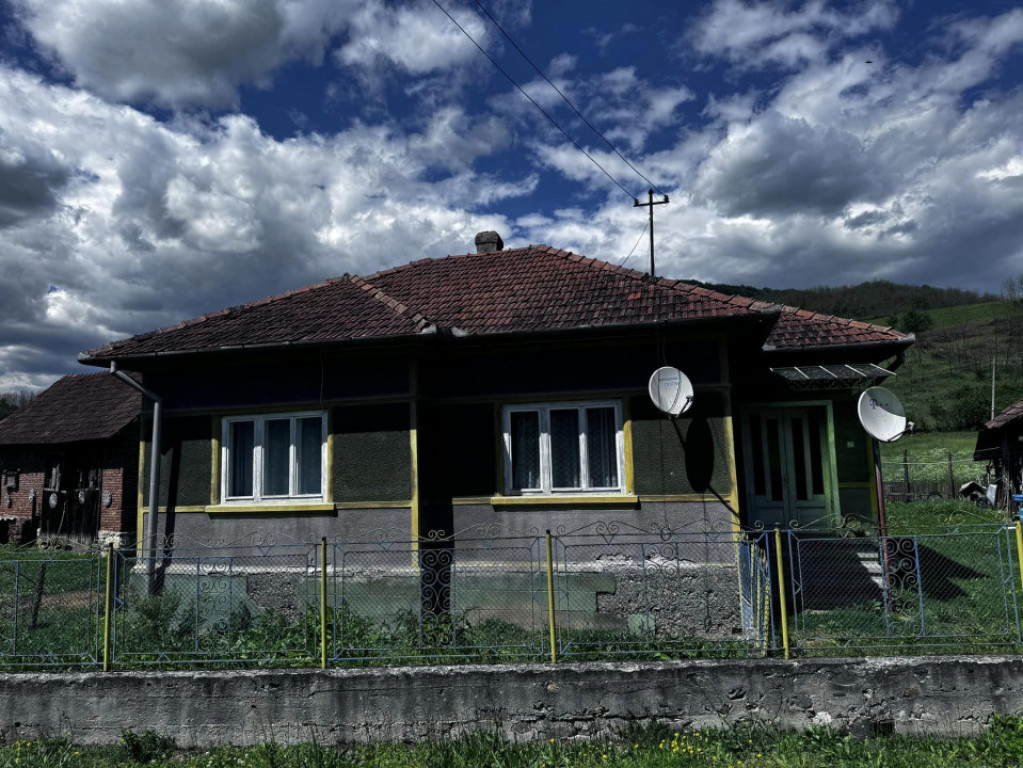 Casa de vanzare 2 camerezona pitoreasca Schimb cu apartamen