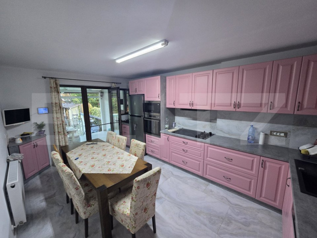 Casa individuala, 4 dormitoare, 220 mp, renovata 2023, zona