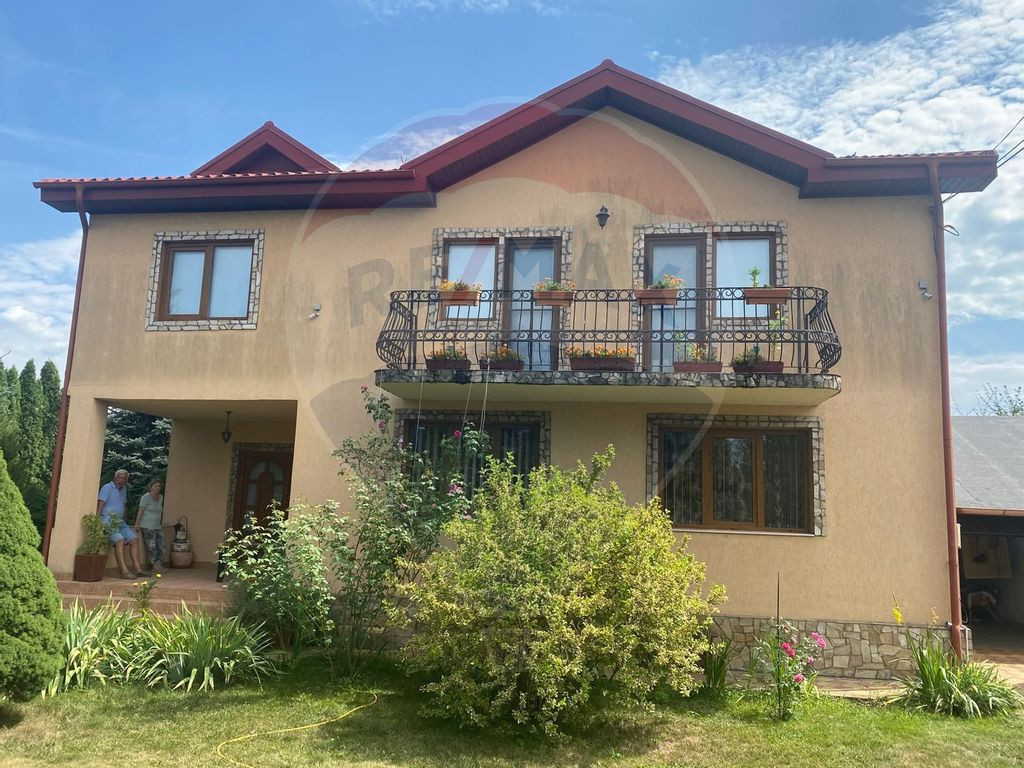 DE VANZARE Vila de vacanta in Pucioasa /Dambovita