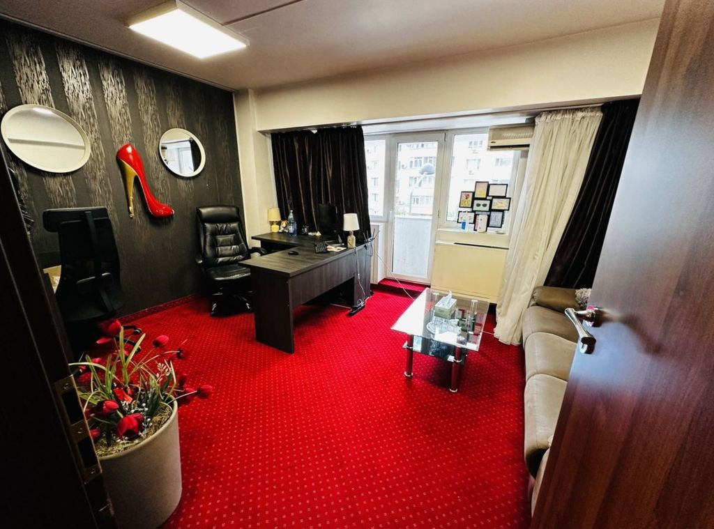 Piata Victoriei 710mp