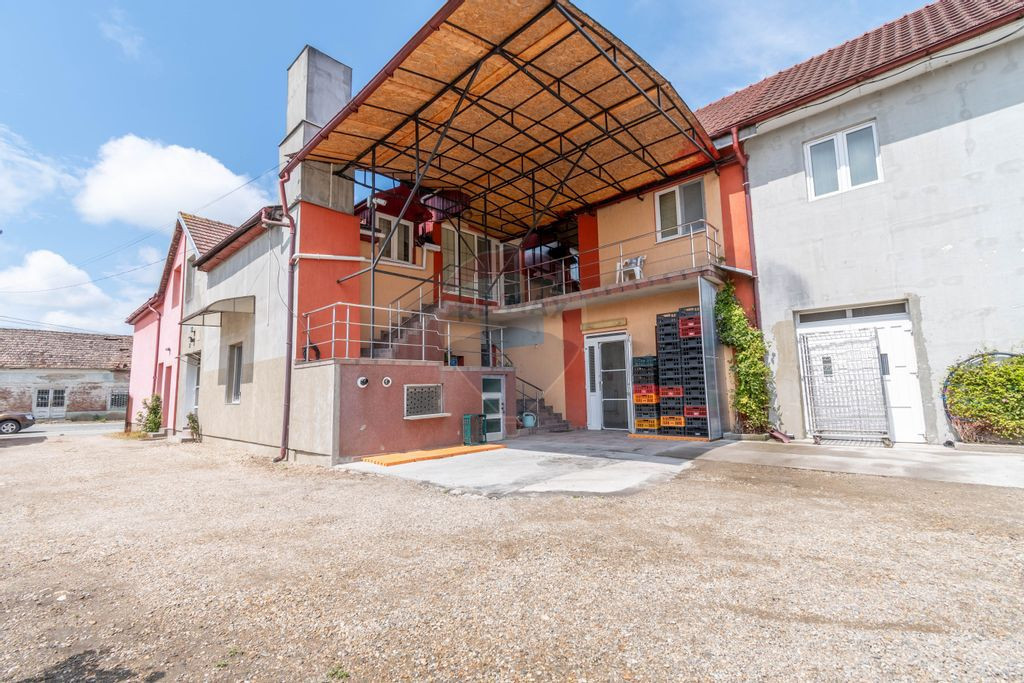 Spatiu comercial, Brutarie de inchiriat in Centrul satulu...