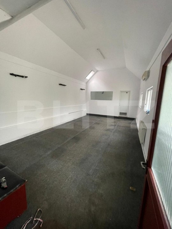 Spatiu comercial, 2 camere, 71 mp, zona Obcini