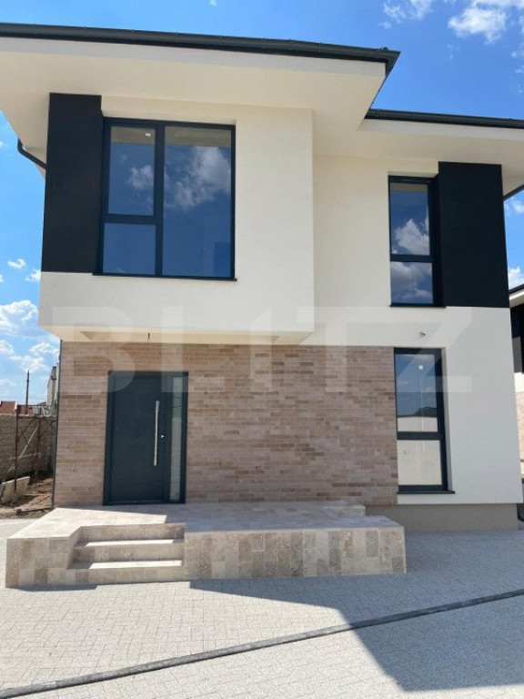 Vila modernă cu 5 camere, 170 mp utili și teren de 300 mp