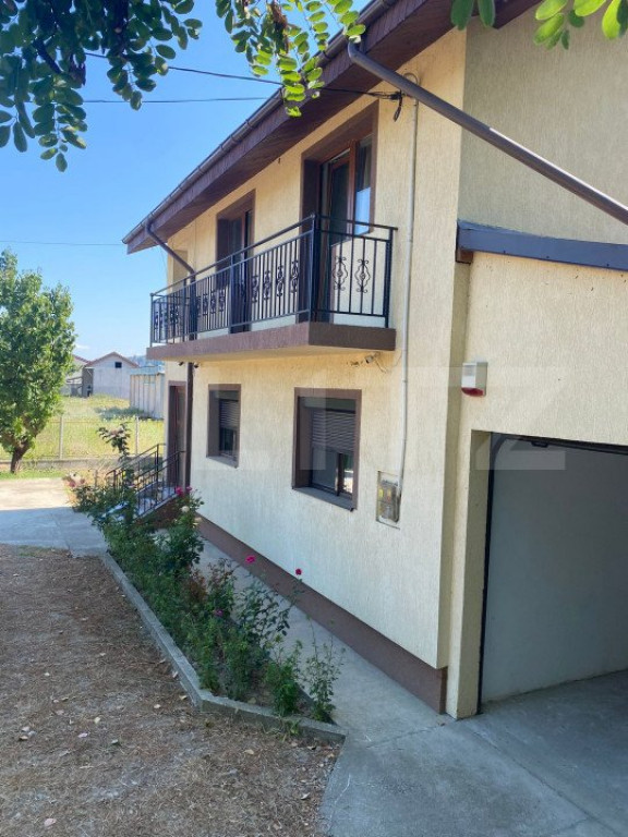 Casa individuala cu 6 camere, in loc.Gheorghe Doja