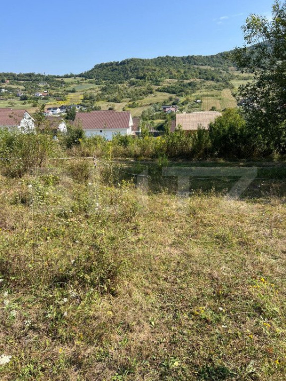 Teren extravilan, 15 arii, pretabil pentru investitii, const