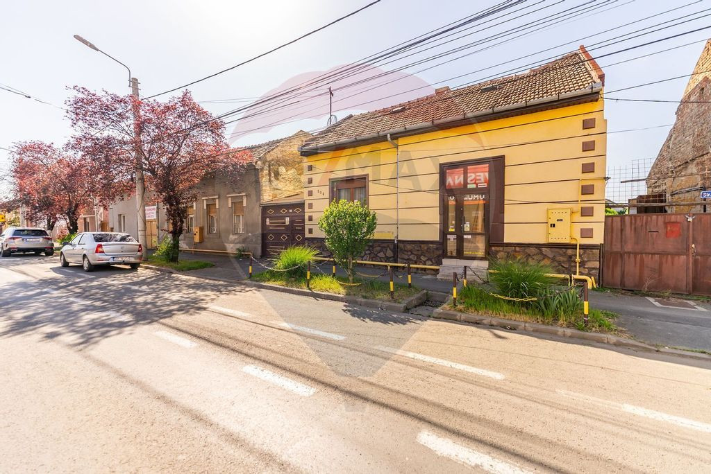 Teren 760mp + casa cu vad comercial de vanzare Zona Centr...