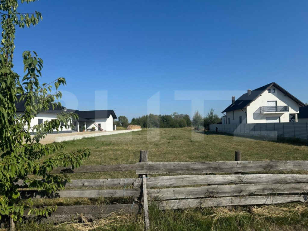 Teren de inchiriat. Spatiu parcare, depozitare!