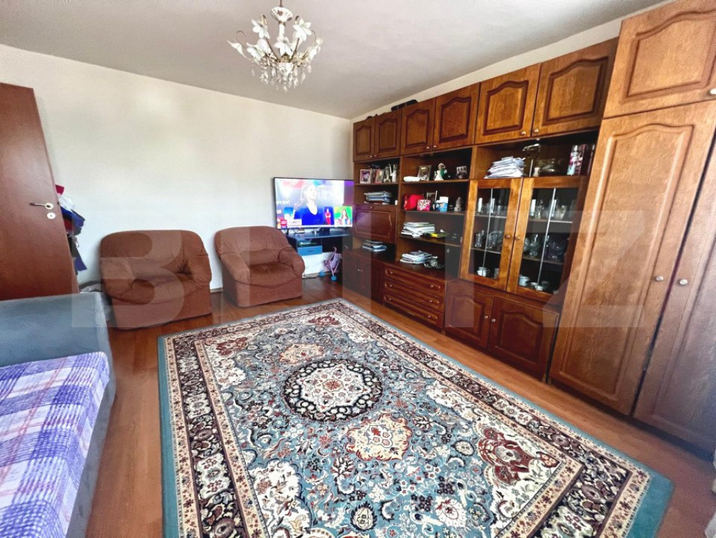 Apartament de 2 camere, 58 mp, decomandat, etaj intermediar,