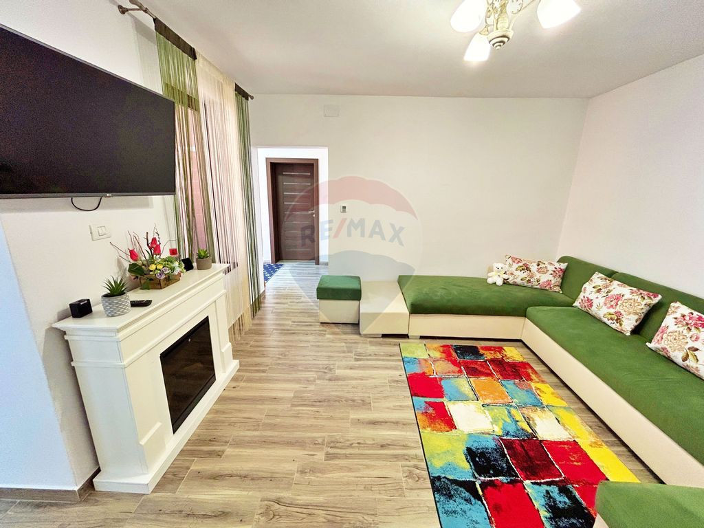 Casă cu 4 camere de vânzare în Aradul Nou, fără comi...