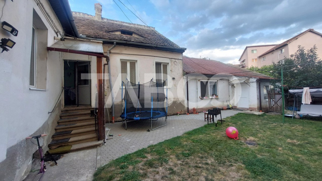 Casa de vanzare cu teren 763 mp si 5 camere 178 mpu zona Lup