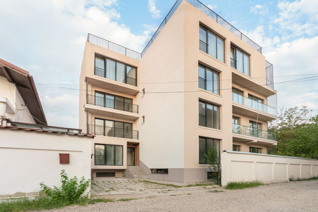 ALEEA TEISANI- BANEASA, CLADIRE MODERNA, SEDIU REPREZENTATIV