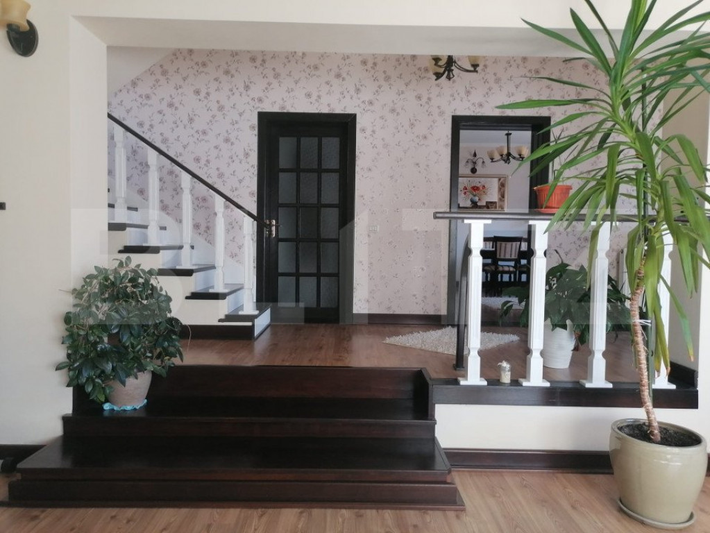 Casa individuala, 6 camere, Su=300 mp, St=1700mp, Sanandrei