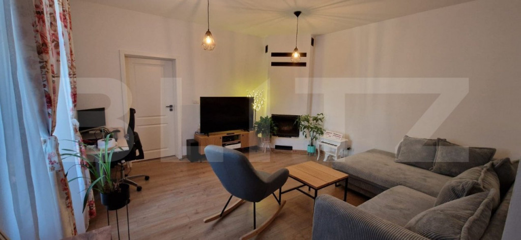 Casa la curte comuna, zona Sinaia