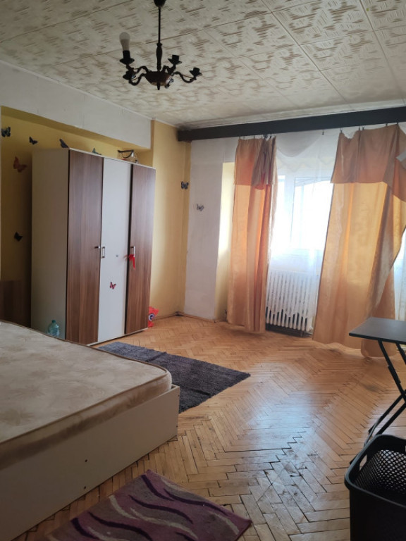 Apartament decomandat cu 3 camere, etaj 7/8, Vaslui zona Tra