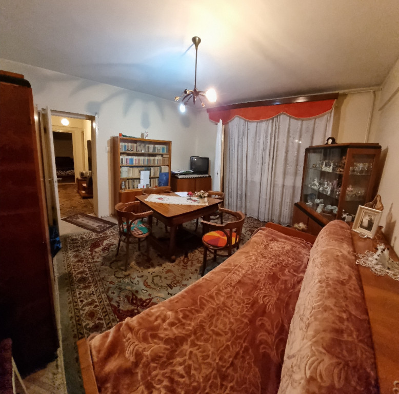 Apartament doua camere, deco simplu, etaj 4, Casa de Cultura