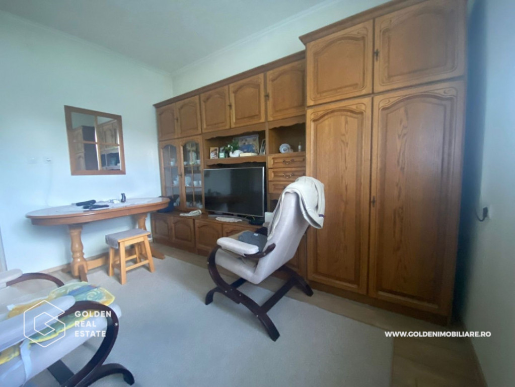 Casa Individuala formată din 2 apartamente, Comision o %