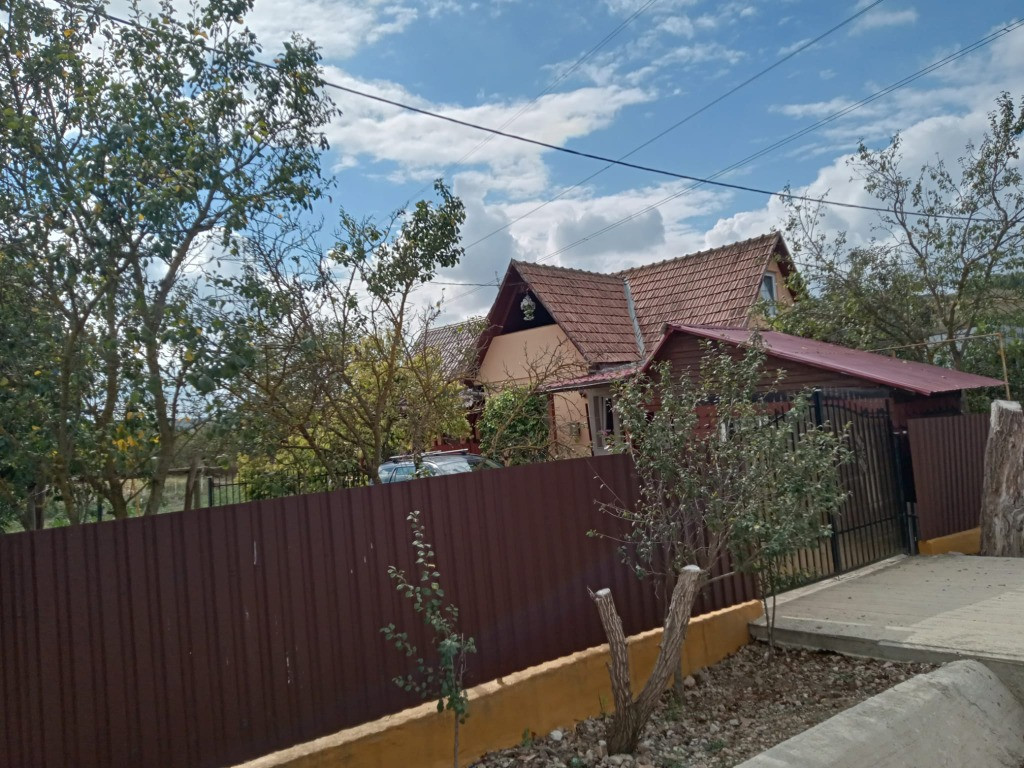 Casa comuna JUCU , sat Gadalin