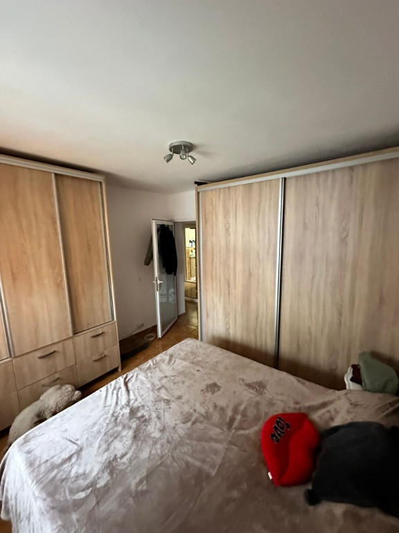 Far , 2 camere decomandate , parter