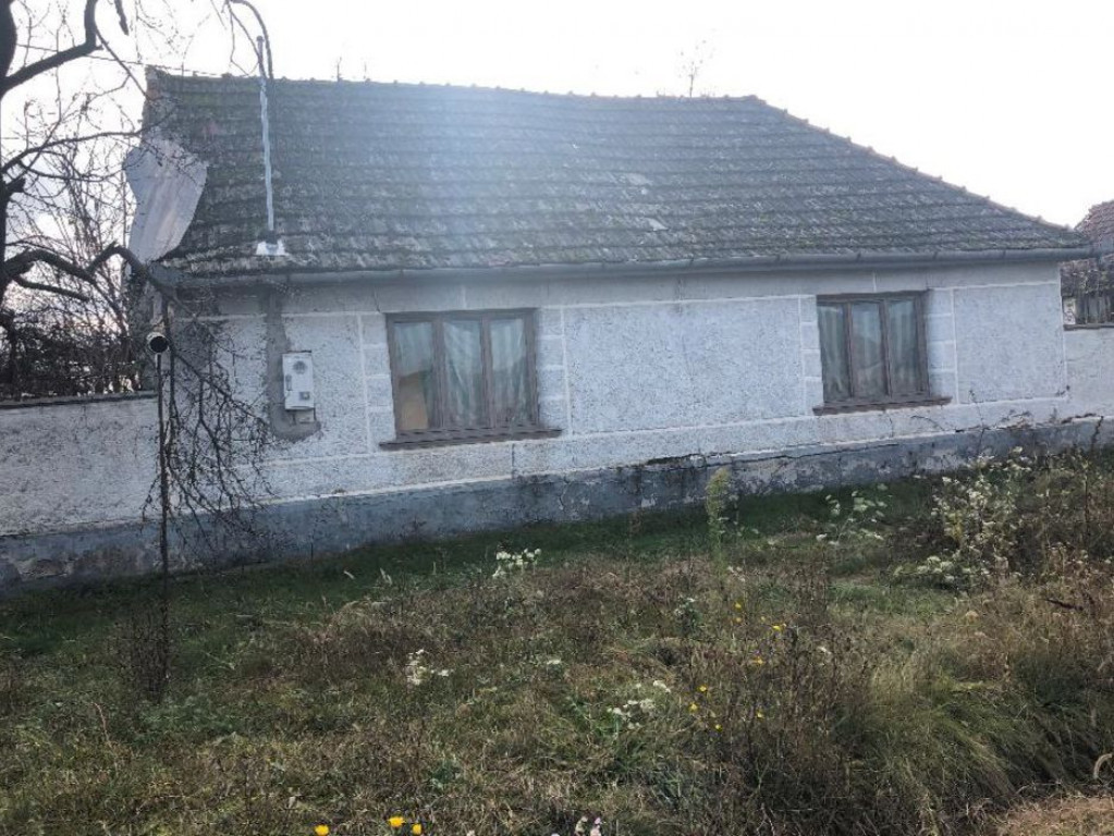 Cota de 1/6 din teren si casa, loc.Zădăreni, jud. Arad;...