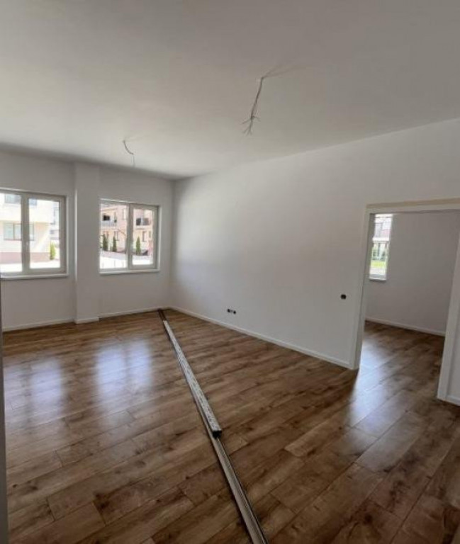 Apartament de 3 camere, parcare, finisat, incalzire in pardo