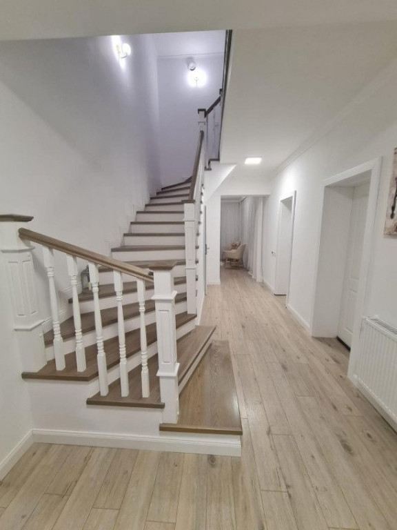 Casa deosebita, garaj, incalzire in pardoseala, acces restri